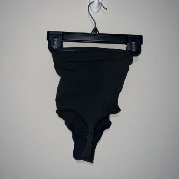 Black onyx SKIMS high waisted thong Medium SKIMS - Picture 2 of 3